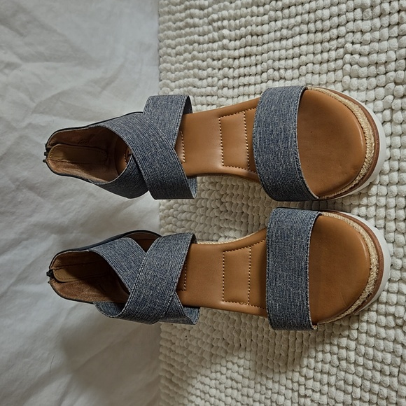 Me Too Womens Gilly 15 Blue Faux Leather Stretch Wedge Heels Shoes size 10 - Picture 2 of 6